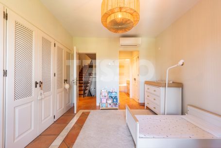 Elegantes, vollständig renoviertes Reihenhaus in Los Cármenes de Almenara, Sotogrande Alto