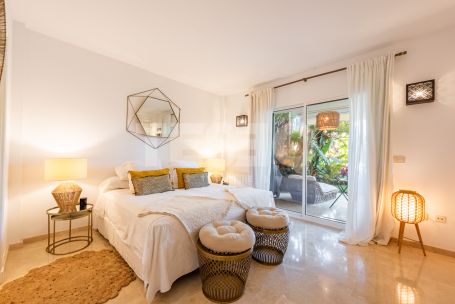 Elegant Four-Bedroom Ground Floor Duplex, Isla del Pez Volador, Sotogrande Marina