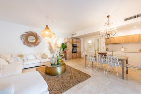 Elegant Four-Bedroom Ground Floor Duplex, Isla del Pez Volador, Sotogrande Marina