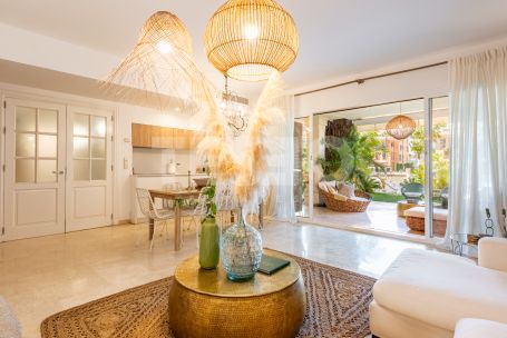 Elegant Four-Bedroom Ground Floor Duplex, Isla del Pez Volador, Sotogrande Marina
