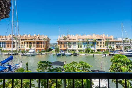 Elegant Four-Bedroom Ground Floor Duplex, Isla del Pez Volador, Sotogrande Marina