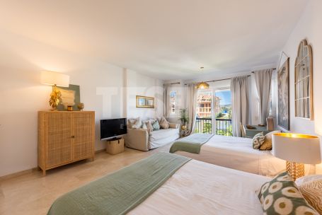 Elegant Four-Bedroom Ground Floor Duplex, Isla del Pez Volador, Sotogrande Marina