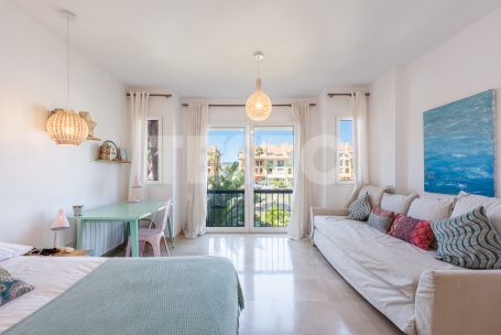 Elegant Four-Bedroom Ground Floor Duplex, Isla del Pez Volador, Sotogrande Marina