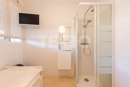 Elegant Four-Bedroom Ground Floor Duplex, Isla del Pez Volador, Sotogrande Marina
