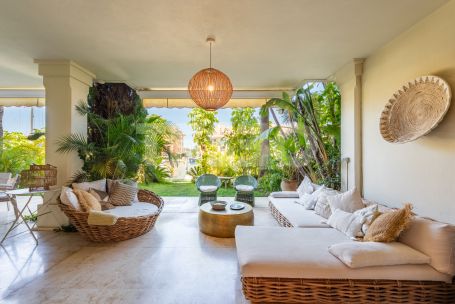 Elegant Four-Bedroom Ground Floor Duplex, Isla del Pez Volador, Sotogrande Marina