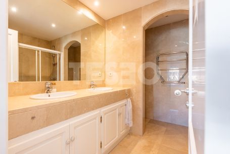 Elegant Four-Bedroom Ground Floor Duplex, Isla del Pez Volador, Sotogrande Marina