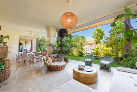 Elegant Four-Bedroom Ground Floor Duplex, Isla del Pez Volador, Sotogrande Marina