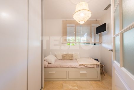 Elegant Four-Bedroom Ground Floor Duplex, Isla del Pez Volador, Sotogrande Marina