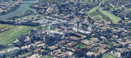 Einzigartiges Eckgrundstück mit Südausrichtung in Reyes y Reinas, Sotogrande Costa, Cádiz