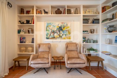 Elegant villa on a double plot with open sea views in one of the best locations in Sotogrande Alto.