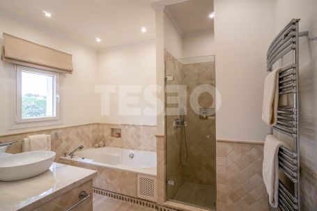 Elegant villa on a double plot with open sea views in one of the best locations in Sotogrande Alto.