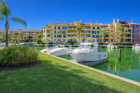 Lovely duplex apartment in Isla Carey.