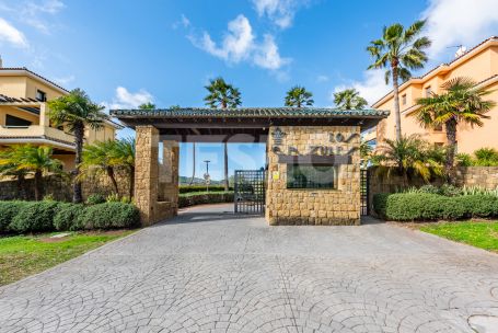 Elegant Two-Bedroom Apartment with Panoramic Views in Los Gazules de Almenara, Sotogrande Alto