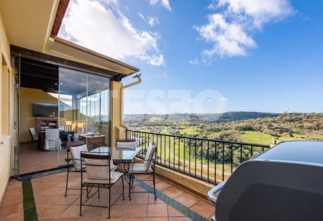 Elegant Two-Bedroom Apartment with Panoramic Views in Los Gazules de Almenara, Sotogrande Alto