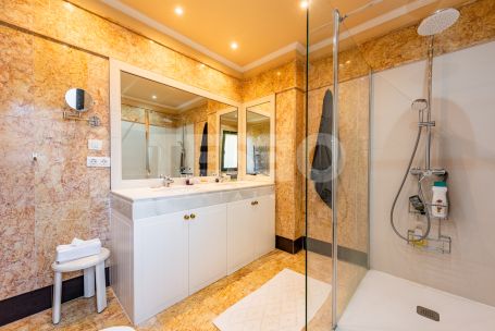 Elegant Two-Bedroom Apartment with Panoramic Views in Los Gazules de Almenara, Sotogrande Alto