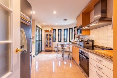 Elegant Two-Bedroom Apartment with Panoramic Views in Los Gazules de Almenara, Sotogrande Alto