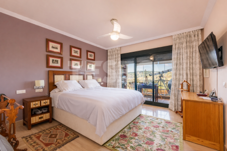 Elegant Two-Bedroom Apartment with Panoramic Views in Los Gazules de Almenara, Sotogrande Alto