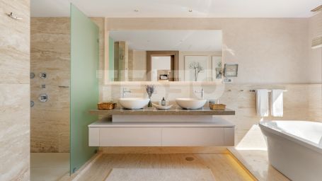 Stunning Luxury Villa in Sotogrande Alto with Panoramic Views, Wellness Spa &amp; Exceptional Design