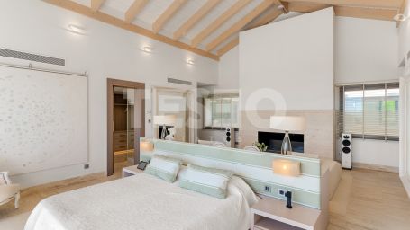 Stunning Luxury Villa in Sotogrande Alto with Panoramic Views, Wellness Spa &amp; Exceptional Design