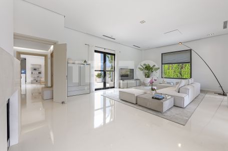 Villa in Las Cimas 1, front line golf in Almenara, Sotogrande Alto