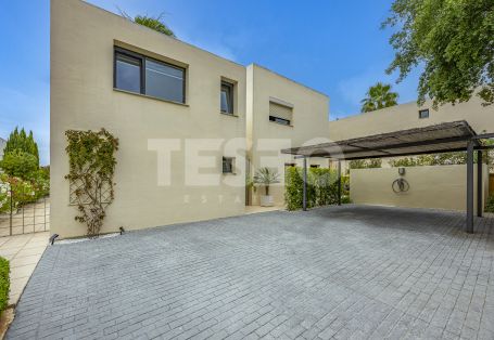 Villa in Las Cimas 1, front line golf in Almenara, Sotogrande Alto