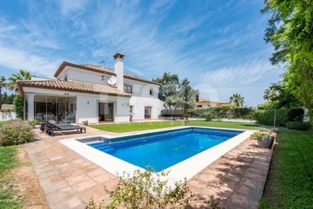 Villa for sale in Zona B, Sotogrande Costa