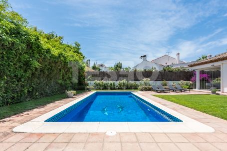Villa for sale in Zona B, Sotogrande Costa