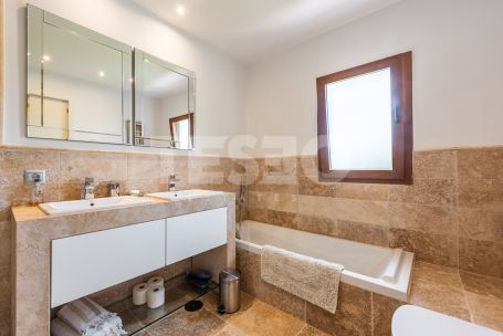 Villa for sale in Zona B, Sotogrande Costa
