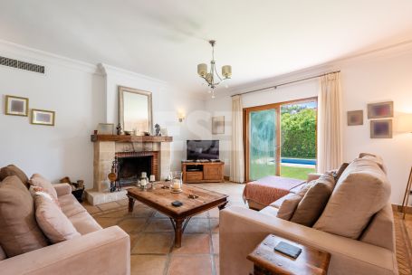Villa for sale in Zona B, Sotogrande Costa