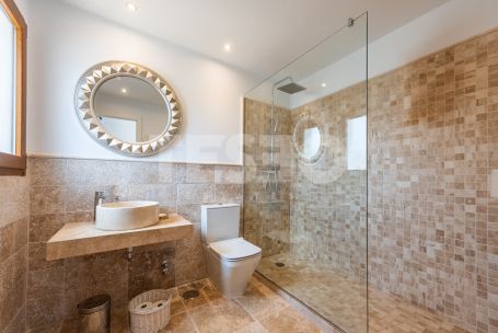 Villa for sale in Zona B, Sotogrande Costa