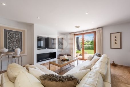 Villa for sale in Zona B, Sotogrande Costa