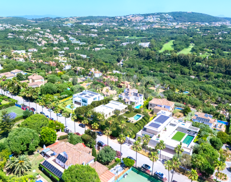 Villa Nova: elegance and discretion on one of the best streets in Sotogrande Alto