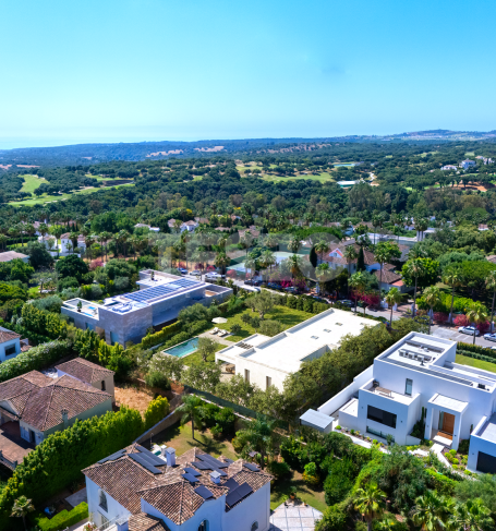 Villa Nova: Eleganz und Diskretion in einer der besten Straßen von Sotogrande Alto