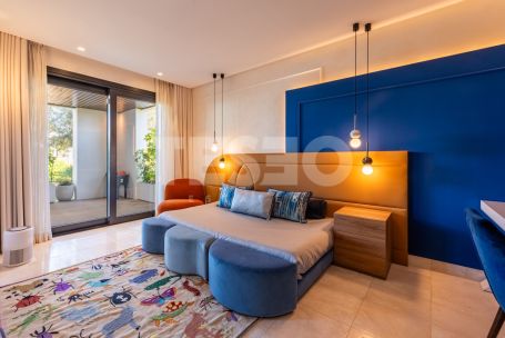 Large and Exclusive 4 bedroom apartment with a nice private garden in Hacienda Valderrama, Sotogrande Alto