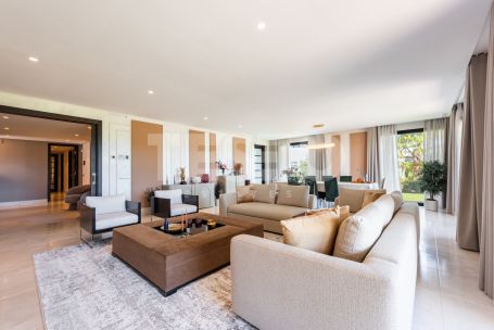 Large and Exclusive 4 bedroom apartment with a nice private garden in Hacienda Valderrama, Sotogrande Alto