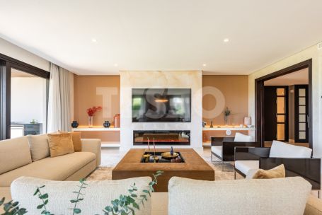 Large and Exclusive 4 bedroom apartment with a nice private garden in Hacienda Valderrama, Sotogrande Alto