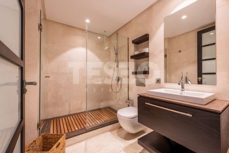 Large and Exclusive 4 bedroom apartment with a nice private garden in Hacienda Valderrama, Sotogrande Alto