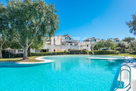 Large and Exclusive 4 bedroom apartment with a nice private garden in Hacienda Valderrama, Sotogrande Alto