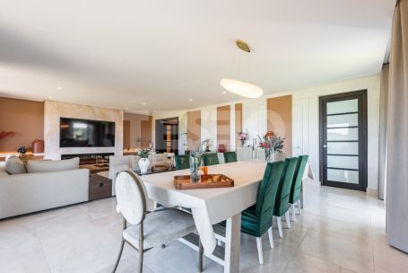 Large and Exclusive 4 bedroom apartment with a nice private garden in Hacienda Valderrama, Sotogrande Alto