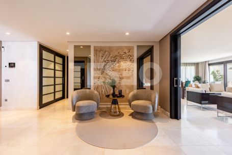 Large and Exclusive 4 bedroom apartment with a nice private garden in Hacienda Valderrama, Sotogrande Alto