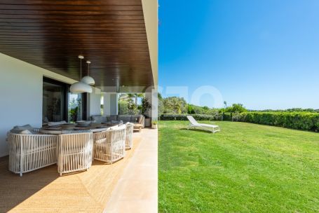 Large and Exclusive 4 bedroom apartment with a nice private garden in Hacienda Valderrama, Sotogrande Alto