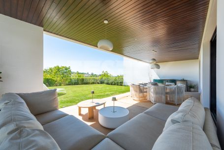 Large and Exclusive 4 bedroom apartment with a nice private garden in Hacienda Valderrama, Sotogrande Alto