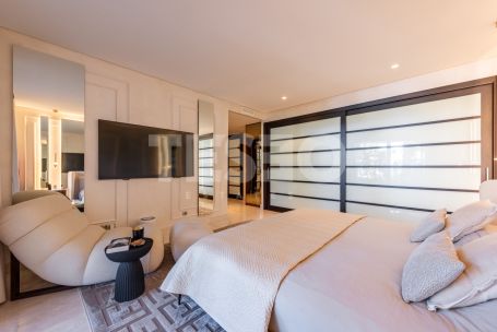 Large and Exclusive 4 bedroom apartment with a nice private garden in Hacienda Valderrama, Sotogrande Alto