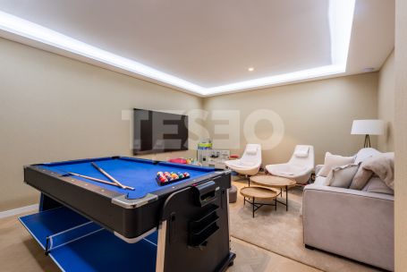 Large and Exclusive 4 bedroom apartment with a nice private garden in Hacienda Valderrama, Sotogrande Alto