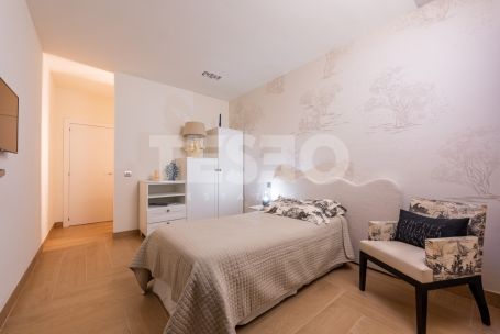 Large and Exclusive 4 bedroom apartment with a nice private garden in Hacienda Valderrama, Sotogrande Alto