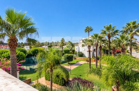 Exclusive south-east facing penthouse with an 80 m² terrace and partial sea views in El Polo de Sotogrande