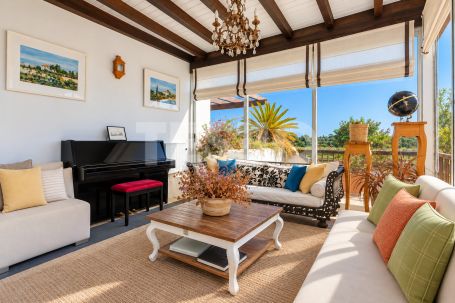 Exclusive south-east facing penthouse with an 80 m² terrace and partial sea views in El Polo de Sotogrande
