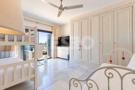 Exclusive south-east facing penthouse with an 80 m² terrace and partial sea views in El Polo de Sotogrande