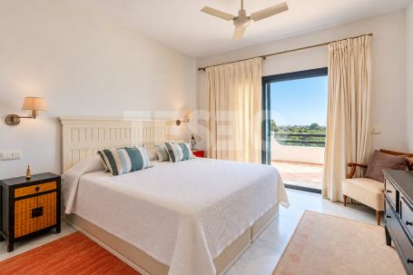 Exclusive south-east facing penthouse with an 80 m² terrace and partial sea views in El Polo de Sotogrande
