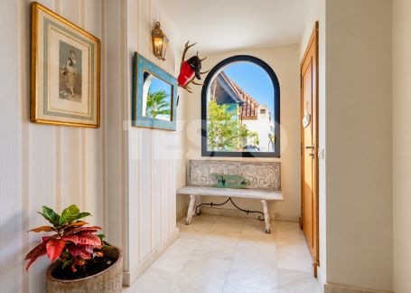 Exclusive south-east facing penthouse with an 80 m² terrace and partial sea views in El Polo de Sotogrande